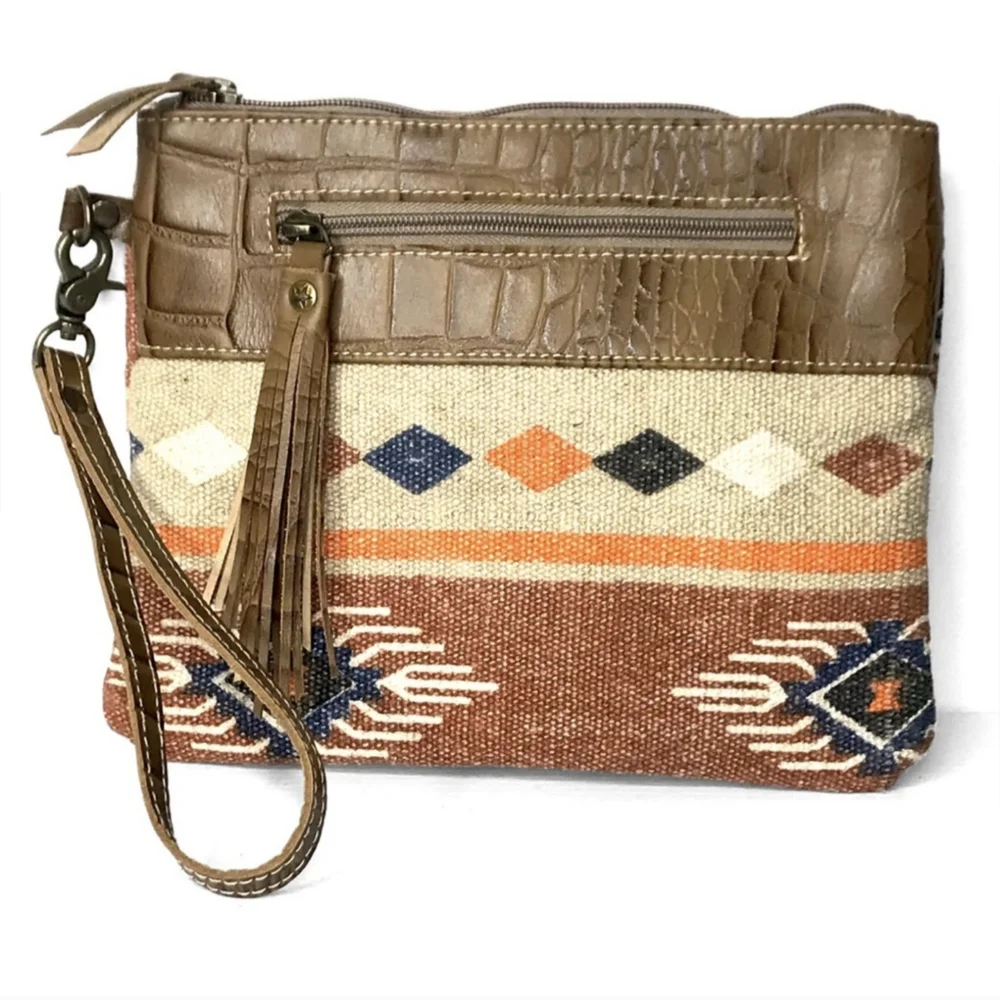 LAST ONE! Gorgeous Handmade Genuine Leather and Aztec Canvas Clutch - Picture 6 of 6